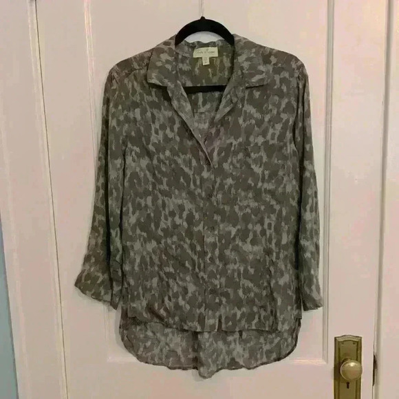 Cloth & Stone Button down Shirt Grey Animal Print Abstract Womens Size Medium - Picture 1 of 8